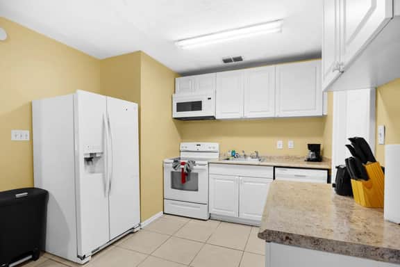 Spacious & Comfy 2 BR Duplex- Downtown