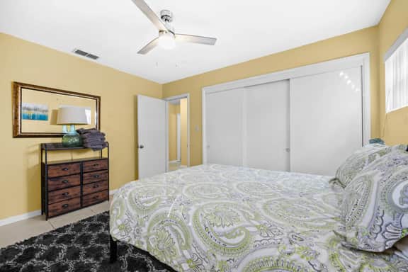 Spacious & Comfy 2 BR Duplex- Downtown