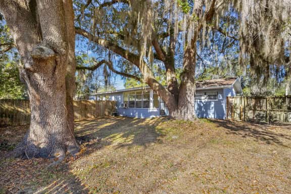 Spacious & Comfy 2 BR Duplex- Downtown