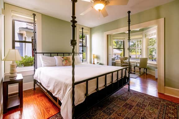 Sleeps 16 in Downtown Gainesville: 7 BR/ 7.5 BA, Huge Porches/ Perfect for Events