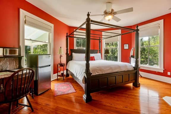 Sleeps 16 in Downtown Gainesville: 7 BR/ 7.5 BA, Huge Porches/ Perfect for Events