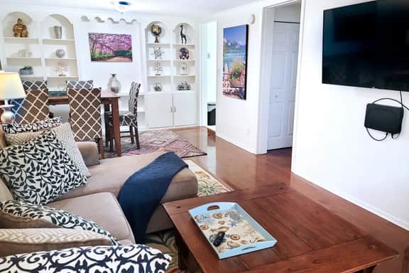 StayGainesville's Peaceful Condo Near UF / Shands