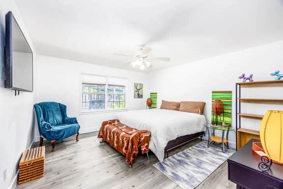 Stylish 3BR Pool Home+ Outdoor TVs