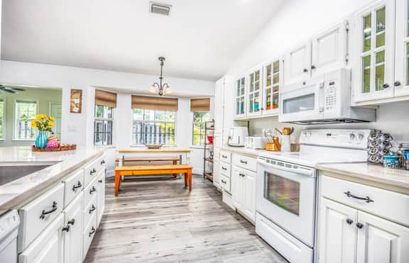 Stylish 3BR Pool Home+ Outdoor TVs