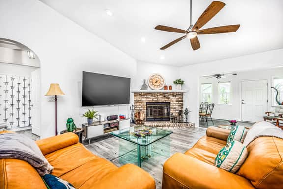 Stylish 3BR Pool Home+ Outdoor TVs