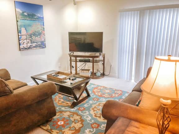 Walk to Shands & VA Hospital, UF, Pool Access