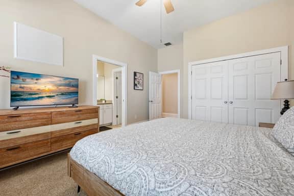 Sleeps 15 Walk to UF, Downtown 50 Restaurants near by - Image 4