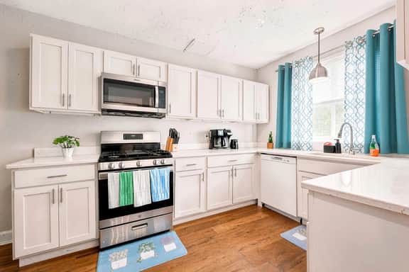 Walk to UF + Shands | Ultimate Tailgate House - Image 2