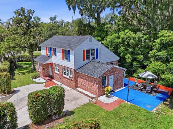 Walk to UF + Shands | Ultimate Tailgate House - Image 3
