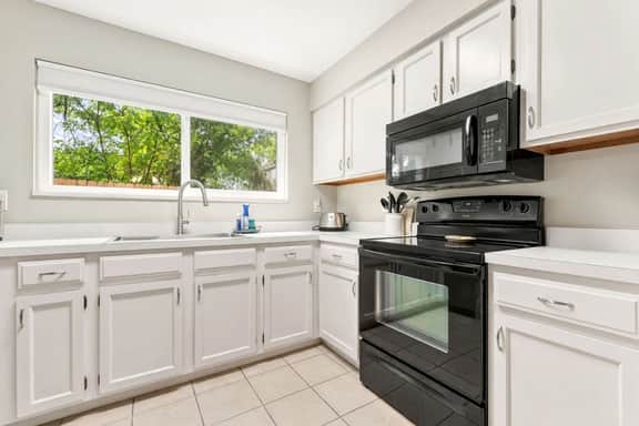 Near UF & Downtown | Spacious Home + Backyard - Image 5