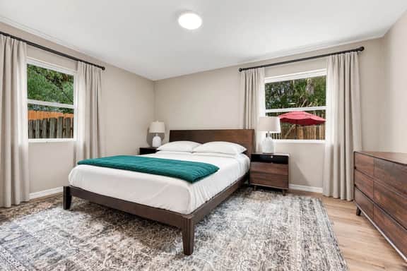 Gator Getaway | Walk to UF & Stadium | Sleeps 12 - Image 3