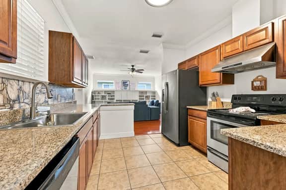 Spacious 3BR Retreat in SW Gainesville | Near UF - Image 4