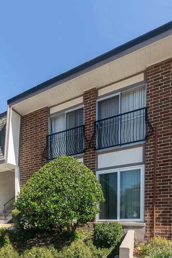 1 Bedroom Condo: Walk to Shands / UF / VA- Pool! - Image 1