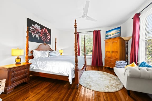 Beautiful Historic Downtown Apt - Walk Everywhere Penthouse