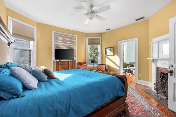 Beautiful, Historic 1 BR Apartment- Walk Downtown -The Turret