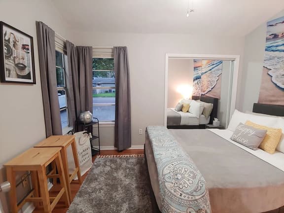 Centrally located 2 bedroom condo for 6 people