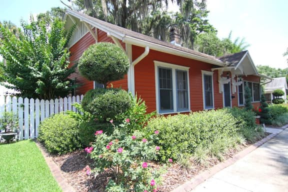 Downtown 2 BR Home w/ Yard + Work Space + Free Parking