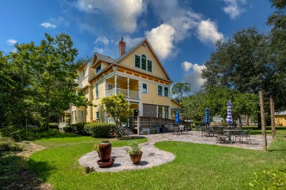 Gainesville's Downtown Getaway: Sleeps 18 with 7 BR/ 7.5 BA- Events