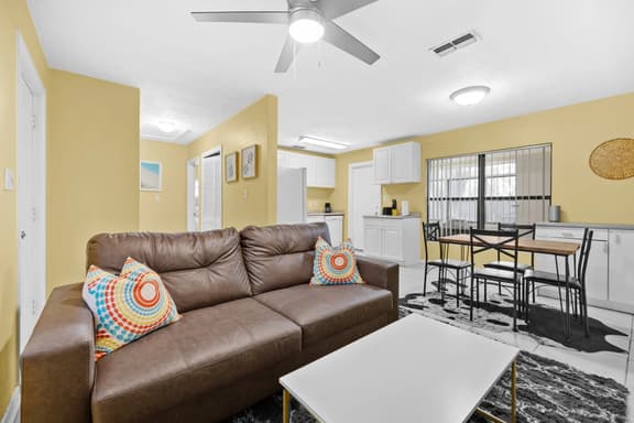 Spacious & Comfy 2 BR Duplex- Downtown