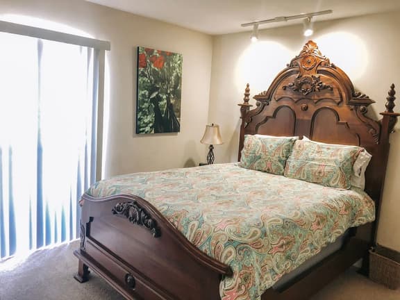 Walk to Shands & VA Hospital, UF, Pool Access