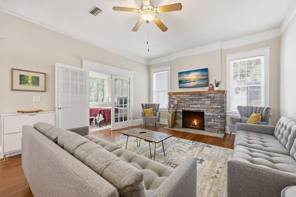 Sleeps 15 Walk to UF, Downtown 50 Restaurants near by - Image 1