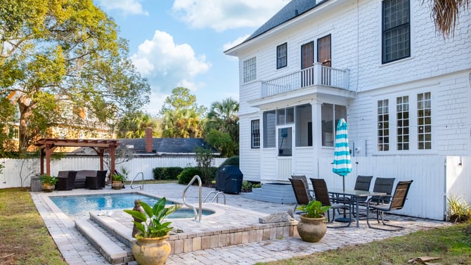 How to Choose the Right Property Manager for Your Airbnb