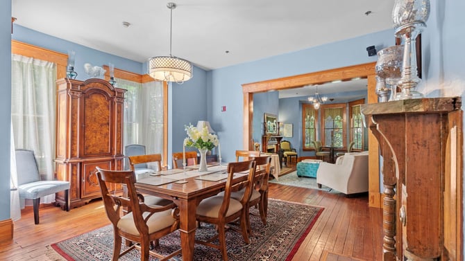 Coffee Talks with Susannah Peddie from StayGainesville: AirBNB