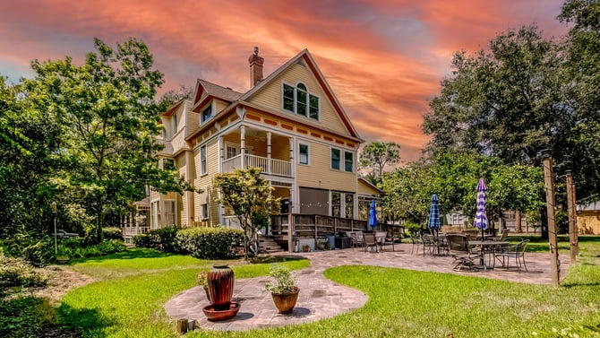 A Romantic Weekend in Gainesville, FL at The Laurel Oak Inn