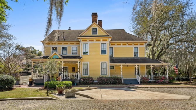 The Ultimate Gator Fan Home: The Laurel Oak Estate in Gainesville